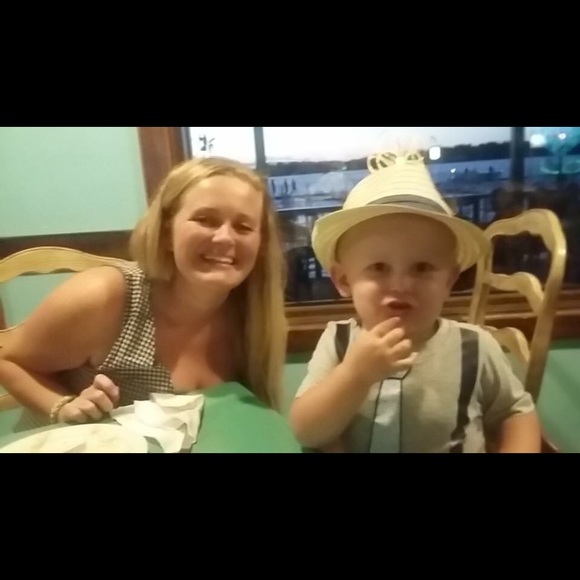 Meet your posher. - Picture 7 of 8